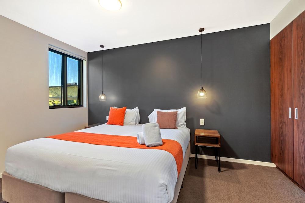Altitude On Монтвил Екстериор снимка A bedroom at the hotel