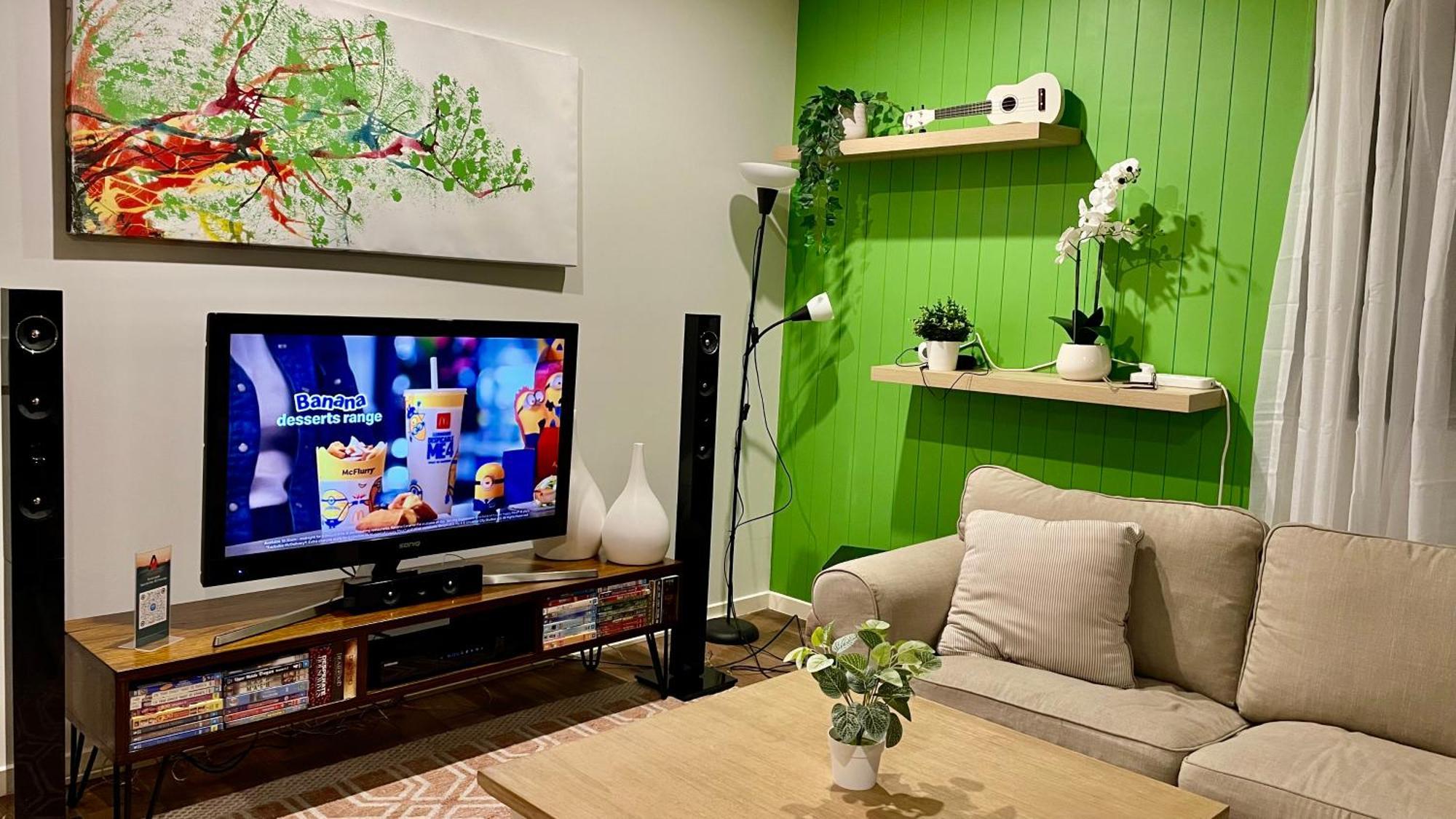 Altitude On Монтвил Стая снимка A living room with a television