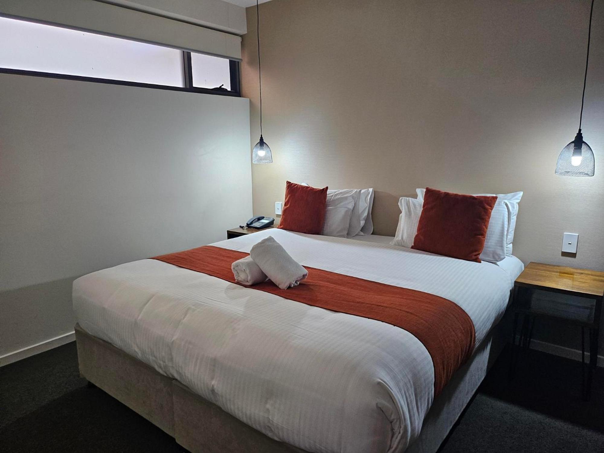Altitude On Монтвил Екстериор снимка A bedroom at the hotel