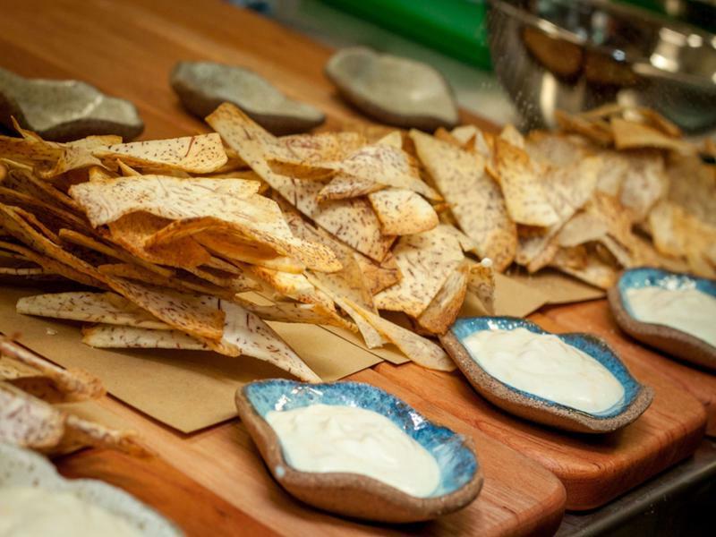 Altitude On Монтвил Екстериор снимка Baked pita chips