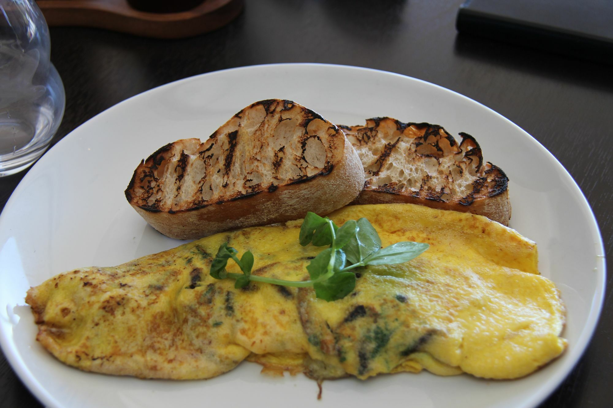 Altitude On Монтвил Екстериор снимка An omelette with herbs